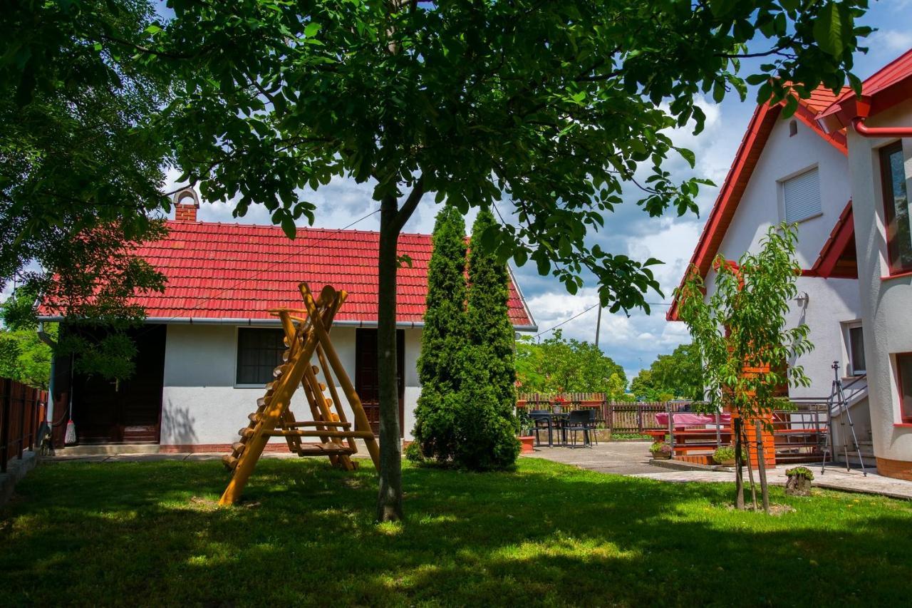 Апартаменты Huszar Vendeghaz Эрвеньеш Экстерьер фото